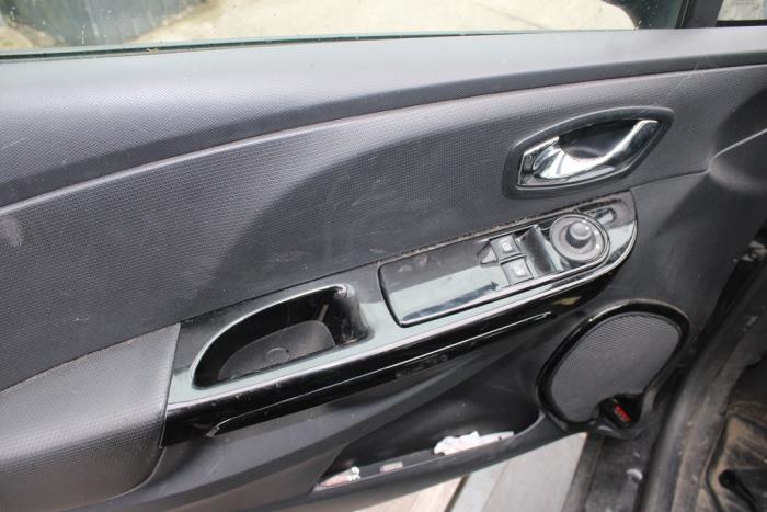 Renault Clio IV 0.9 Energy TCE 90 12V Samochód złomowany (2014, Czarny)
