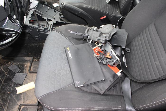 Renault Clio IV 0.9 Energy TCE 90 12V Samochód złomowany (2014, Czarny)