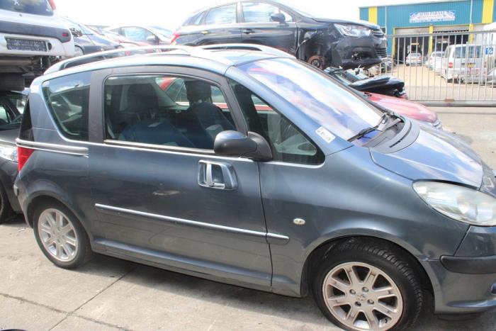 Peugeot 1007 1.6 GTI,Gentry 16V  (Desguace)