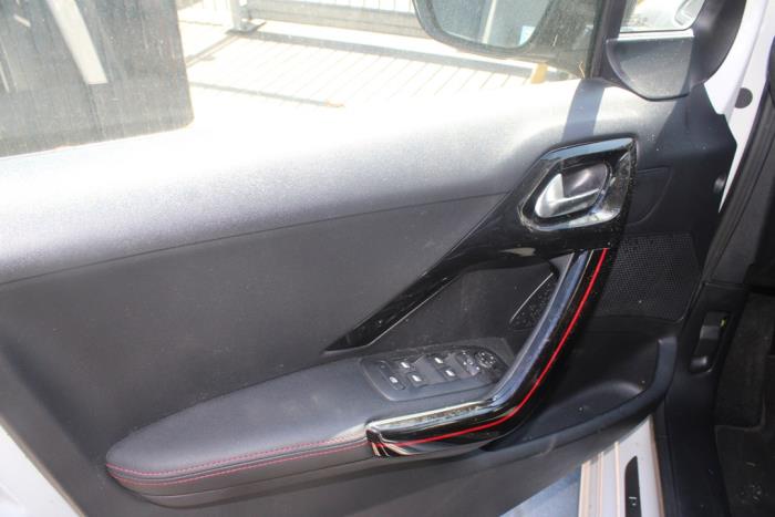 Peugeot 208 I 1.2 12V e-THP PureTech 110 Vehículo de desguace (2017, Blanco)