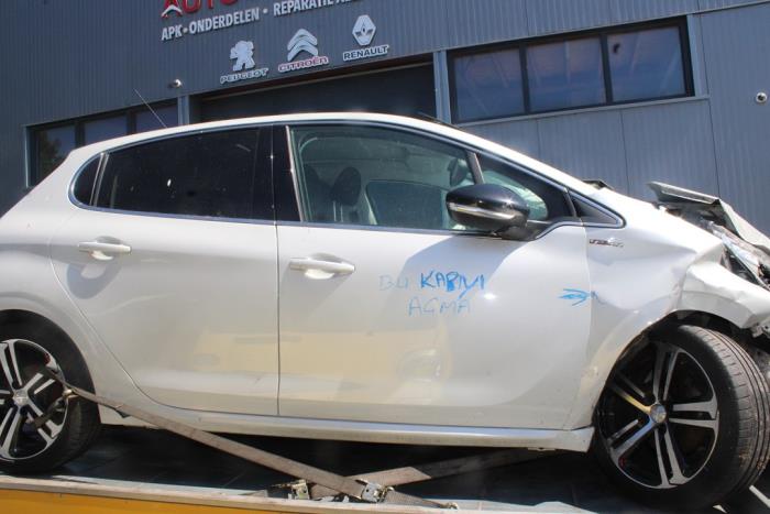 Peugeot 208 I 1.2 12V e-THP PureTech 110 Vehículo de desguace (2017, Blanco)