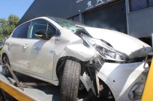 Peugeot 208 I 1.2 12V e-THP PureTech 110 Vehículo de desguace (2017, Blanco)