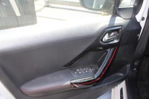 Peugeot 208 I 1.2 12V e-THP PureTech 110 Vehículo de desguace (2017, Blanco)