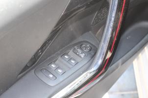 Peugeot 208 I 1.2 12V e-THP PureTech 110 Vehículo de desguace (2017, Blanco)