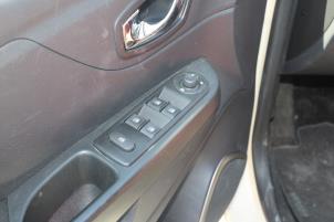 Renault Captur I 1.2 TCE 16V EDC Vehículo de desguace (2016, Beige)