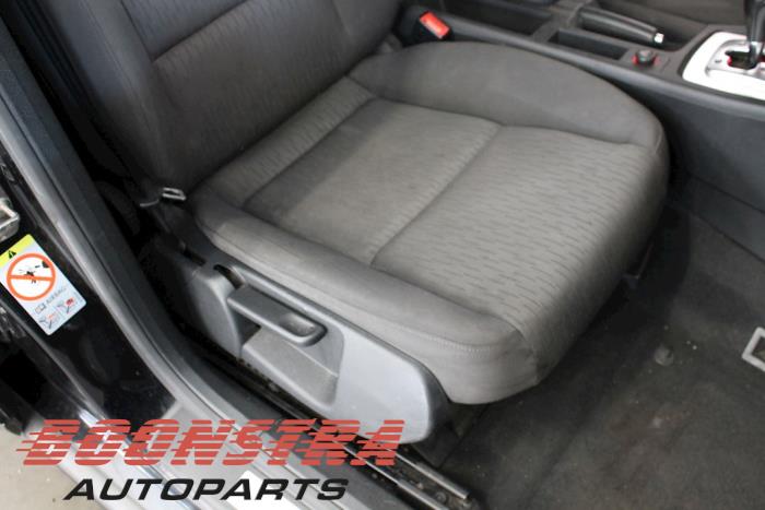 Audi A4 Avant 2.7 TDI V6 24V Épave (2006, Noir)
