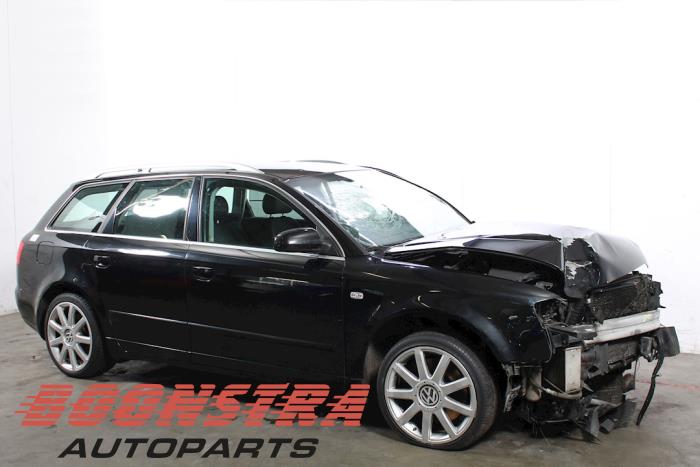 Audi A4 Avant 2.7 TDI V6 24V Épave (2006, Noir)