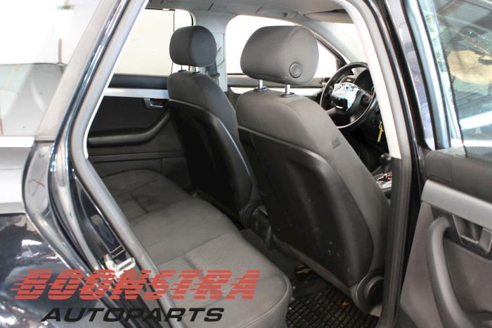 Audi A4 Avant 2.7 TDI V6 24V Épave (2006, Noir)