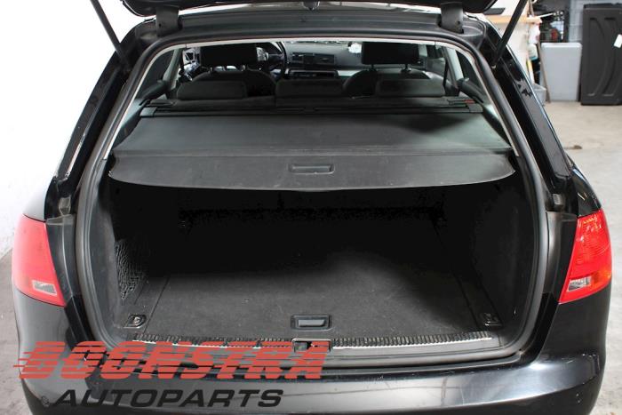 Audi A4 Avant 2.7 TDI V6 24V Épave (2006, Noir)