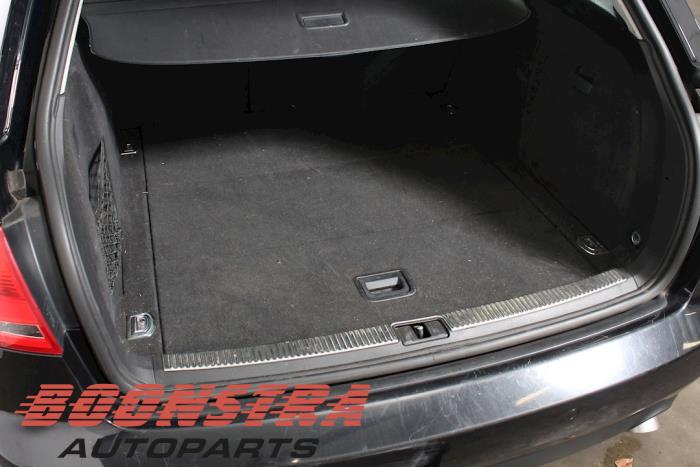 Audi A4 Avant 2.7 TDI V6 24V Épave (2006, Noir)