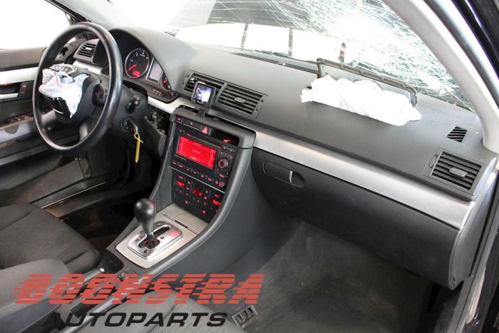 Audi A4 Avant 2.7 TDI V6 24V Épave (2006, Noir)