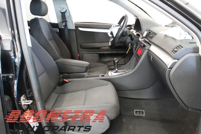 Audi A4 Avant 2.7 TDI V6 24V Épave (2006, Noir)