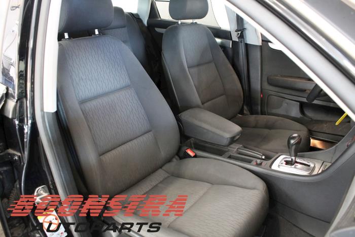 Audi A4 Avant 2.7 TDI V6 24V Épave (2006, Noir)