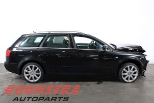 Audi A4 Avant 2.7 TDI V6 24V Épave (2006, Noir)
