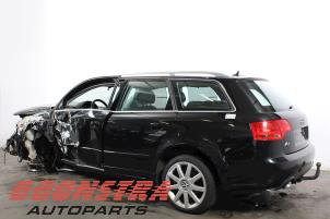 Audi A4 Avant 2.7 TDI V6 24V Épave (2006, Noir)