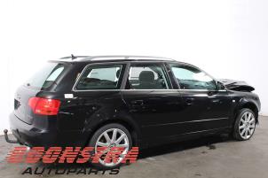 Audi A4 Avant 2.7 TDI V6 24V Épave (2006, Noir)