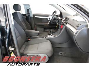 Audi A4 Avant 2.7 TDI V6 24V Épave (2006, Noir)