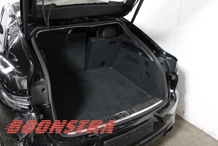 Porsche Cayenne Coupe 3.0 V6 24V Turbo Vehículo de desguace (2019, Negro)