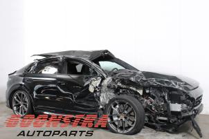 Porsche Cayenne Coupe 3.0 V6 24V Turbo Vehículo de desguace (2019, Negro)