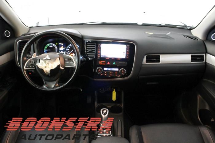 Mitsubishi Outlander 2.0 16V PHEV 4x4 Vehículo de desguace (2013, Blanco)