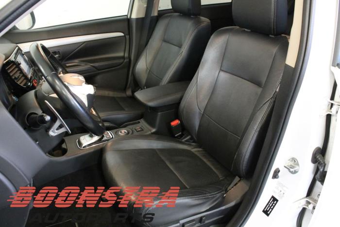 Mitsubishi Outlander 2.0 16V PHEV 4x4 Vehículo de desguace (2013, Blanco)