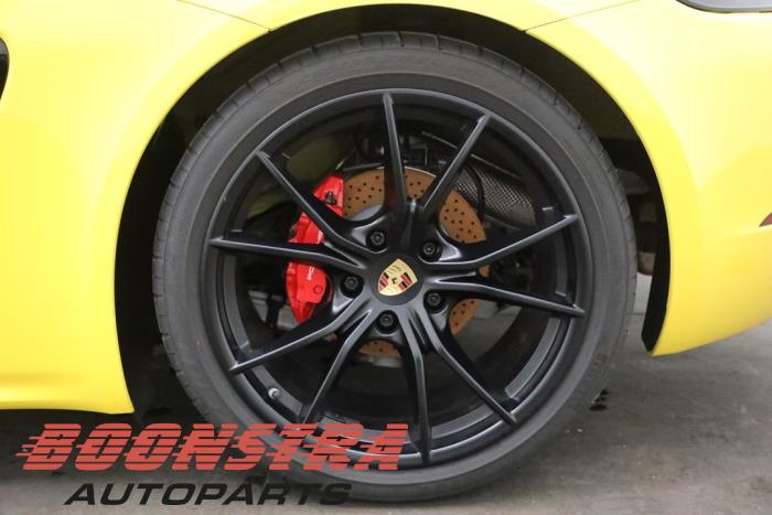 Porsche 718 Boxster 2.5 GTS Turbo Salvage vehicle (2019, Yellow)