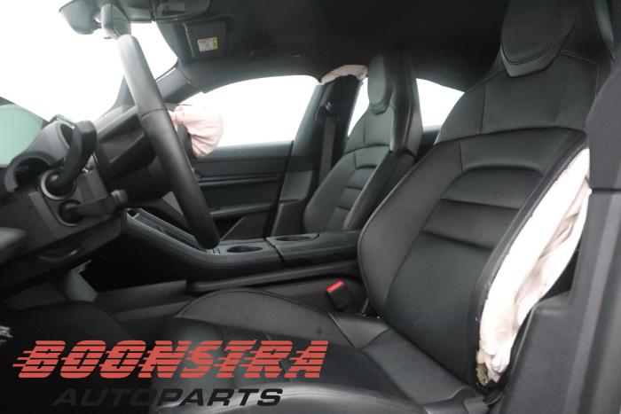 Porsche Taycan 4S Épave (2020, Gris)