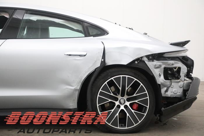 Porsche Taycan 4S Épave (2020, Gris)