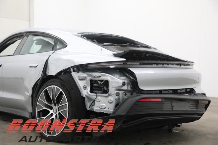 Porsche Taycan 4S Épave (2020, Gris)