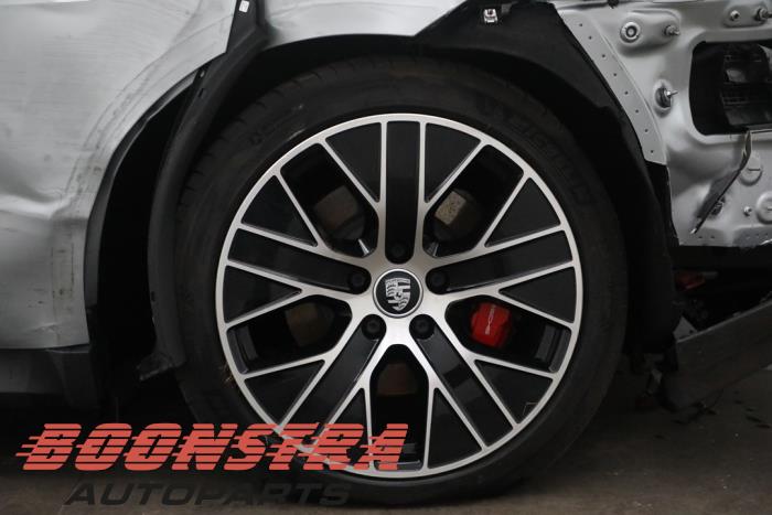 Porsche Taycan 4S Épave (2020, Gris)