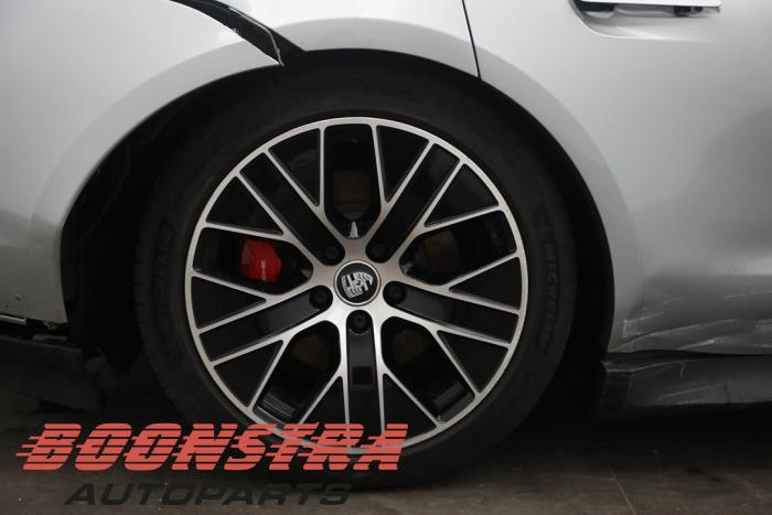 Porsche Taycan 4S Épave (2020, Gris)
