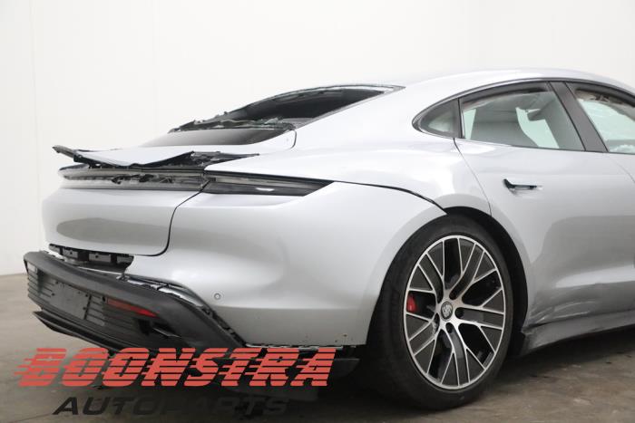Porsche Taycan 4S Épave (2020, Gris)