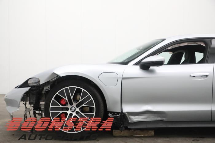 Porsche Taycan 4S Épave (2020, Gris)
