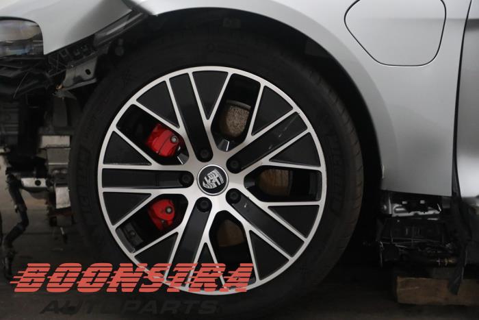 Porsche Taycan 4S Épave (2020, Gris)