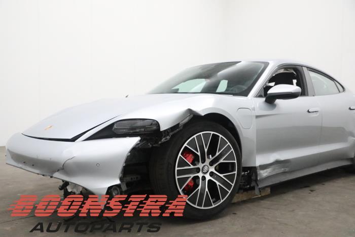 Porsche Taycan 4S Épave (2020, Gris)