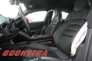 Porsche Taycan 4S Épave (2020, Gris)