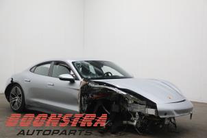 Porsche Taycan 4S Épave (2020, Gris)