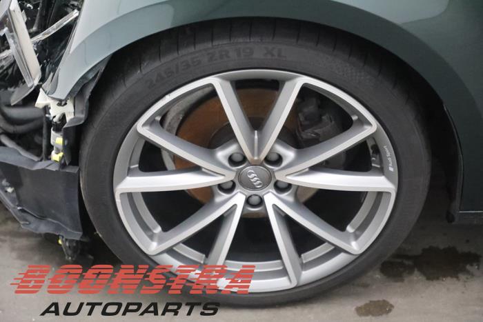 Audi A4 Avant 2.0 40 T MHEV 16V Schrottauto (2018, Grün) 