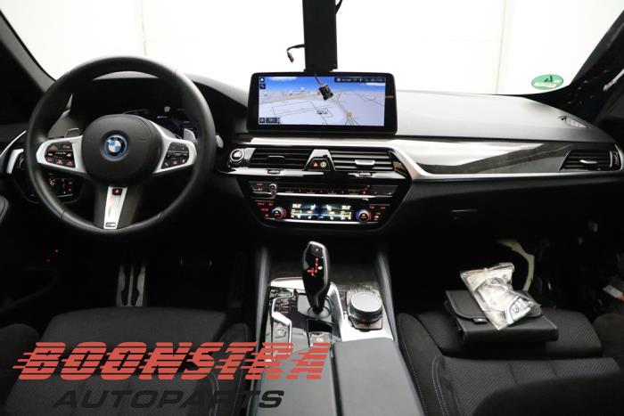 BMW 5 serie Touring 530e xDrive 2.0 Turbo 16V Samochód złomowany (2021, Niebieski)