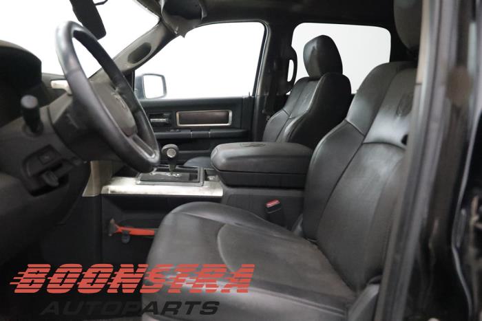 Dodge Ram 1500 Crew Cab 5.7 V8 Hemi 2500 4x4 Vehículo de desguace (2013, Negro)