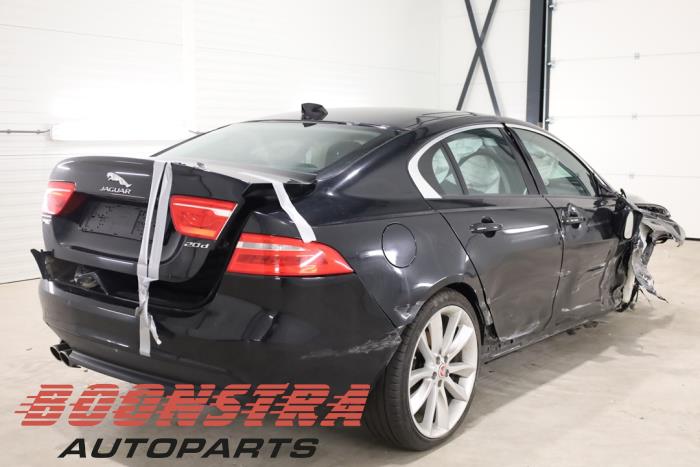 Jaguar XE 2.0d 180 16V Skrotfordon (2017, ZWART)