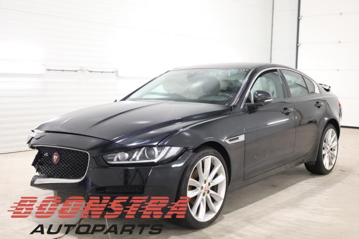 Jaguar XE 2.0d 180 16V Skrotfordon (2017, ZWART)
