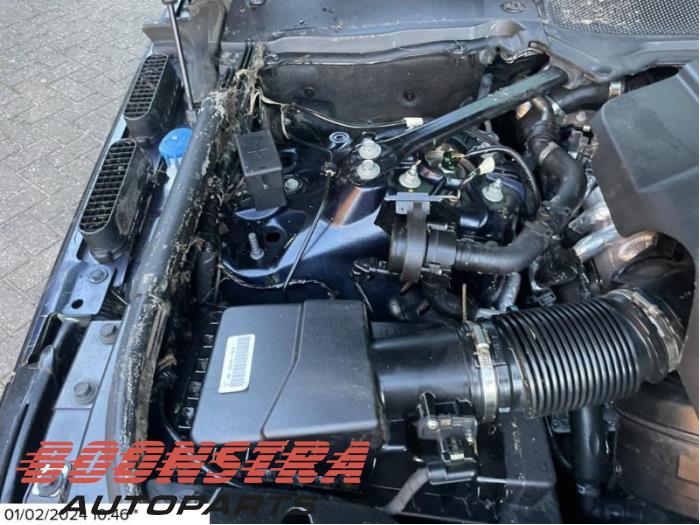 Landrover Range Rover IV 3.0 V6 P400 MHEV HST Skrotfordon (2020, BLAUW)
