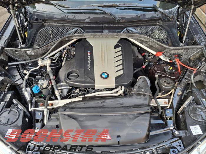 BMW X5 M50d 3.0 24V Samochód złomowany (2015, Czarny)