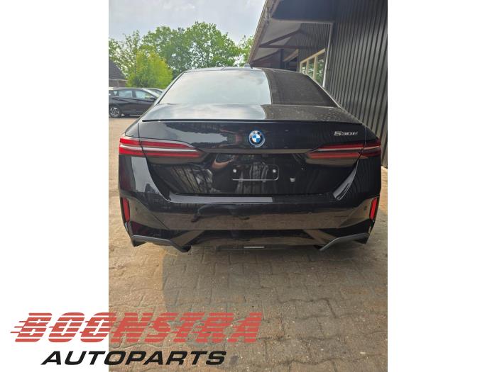 BMW 5 serie 530e 2.0 TwinPower Turbo 16V Samochód złomowany (2025, Czarny)