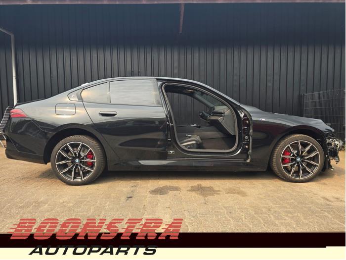 BMW 5 serie 530e 2.0 TwinPower Turbo 16V Samochód złomowany (2025, Czarny)