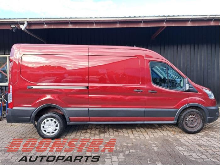 Ford Transit 2.0 TDCi 16V Eco Blue 130 Samochód złomowany (2021, Czerwony)