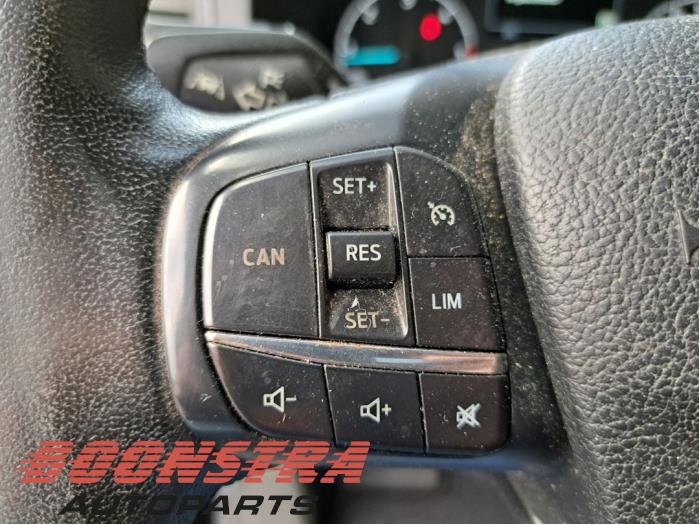 Ford Transit 2.0 TDCi 16V Eco Blue 130 Samochód złomowany (2021, Czerwony)