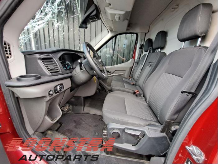 Ford Transit 2.0 TDCi 16V Eco Blue 130 Samochód złomowany (2021, Czerwony)