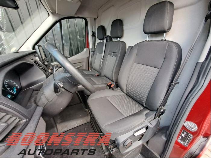 Ford Transit 2.0 TDCi 16V Eco Blue 130 Samochód złomowany (2021, Czerwony)